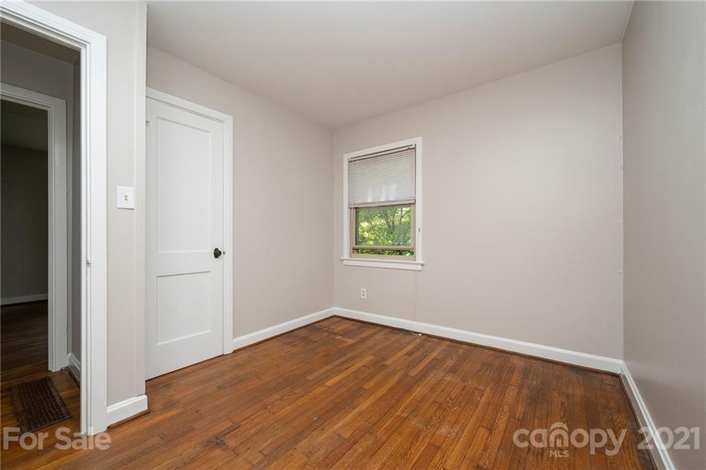 22 Erskine Avenue Asheville NC 28801