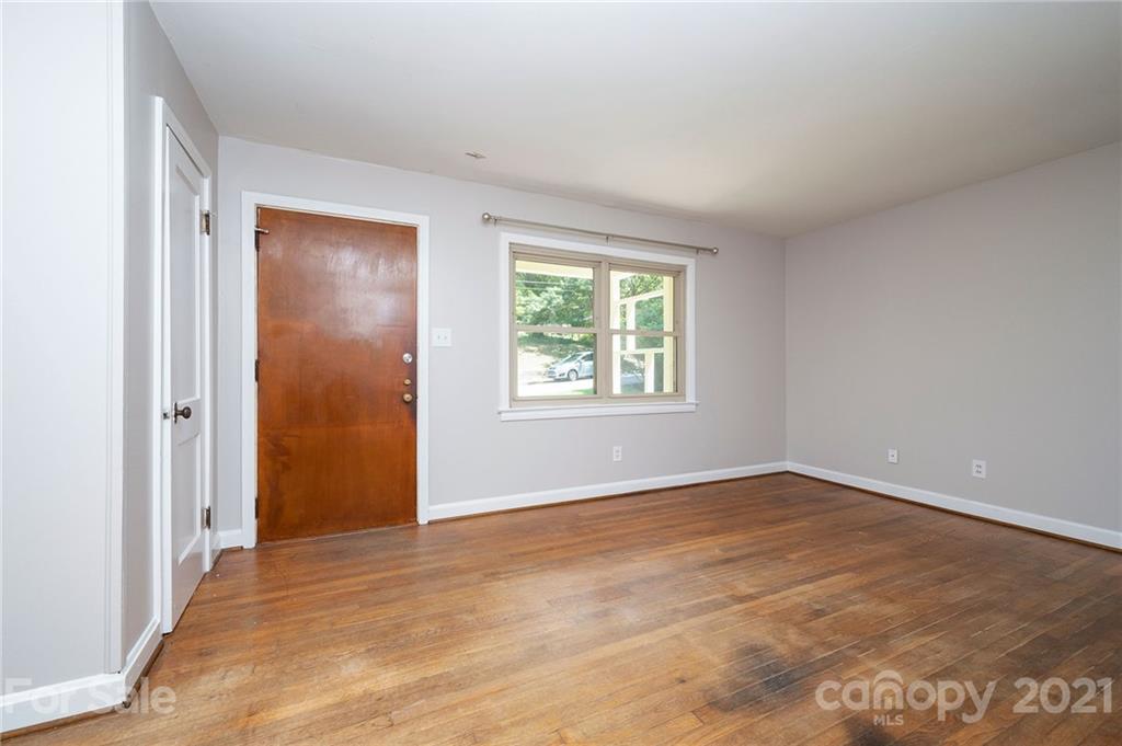 22 Erskine Avenue Asheville NC 28801