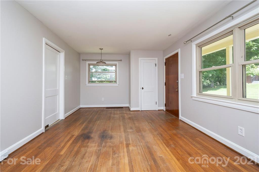22 Erskine Avenue Asheville NC 28801