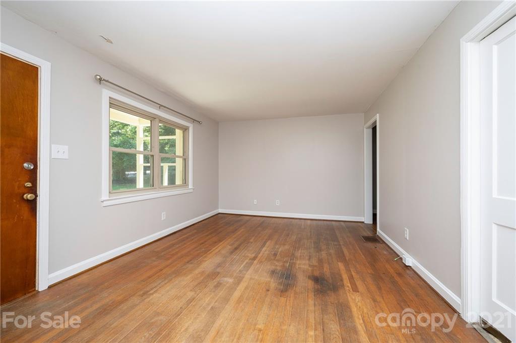 22 Erskine Avenue Asheville NC 28801