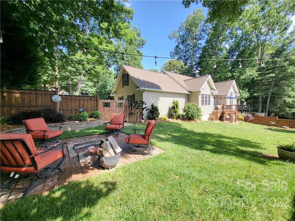 32 Helen Holcombe Way Candler NC 28715