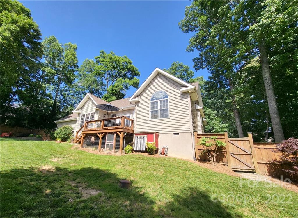 32 Helen Holcombe Way Candler NC 28715
