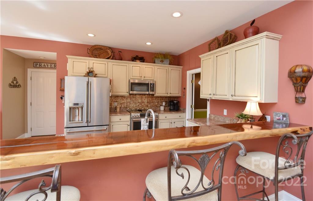 32 Helen Holcombe Way Candler NC 28715
