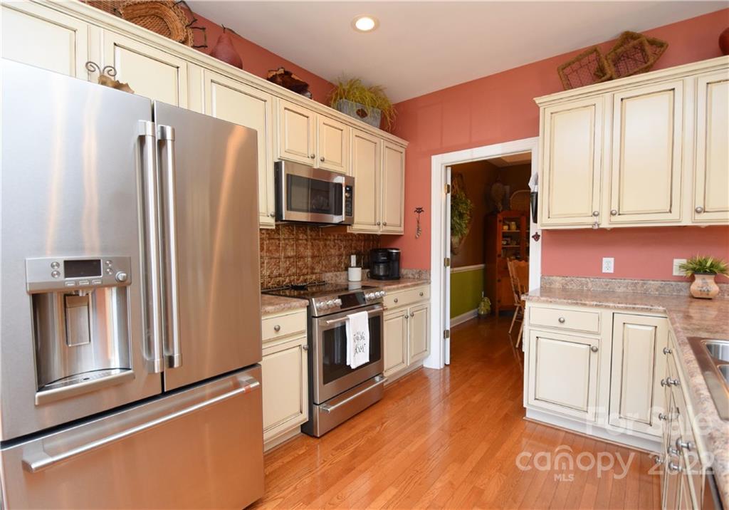 32 Helen Holcombe Way Candler NC 28715