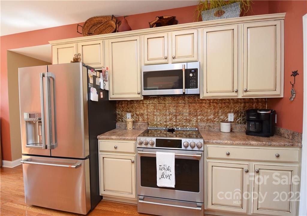 32 Helen Holcombe Way Candler NC 28715