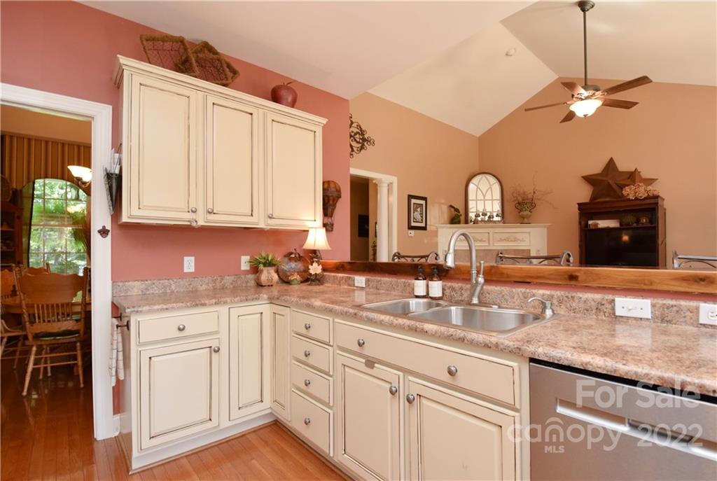 32 Helen Holcombe Way Candler NC 28715