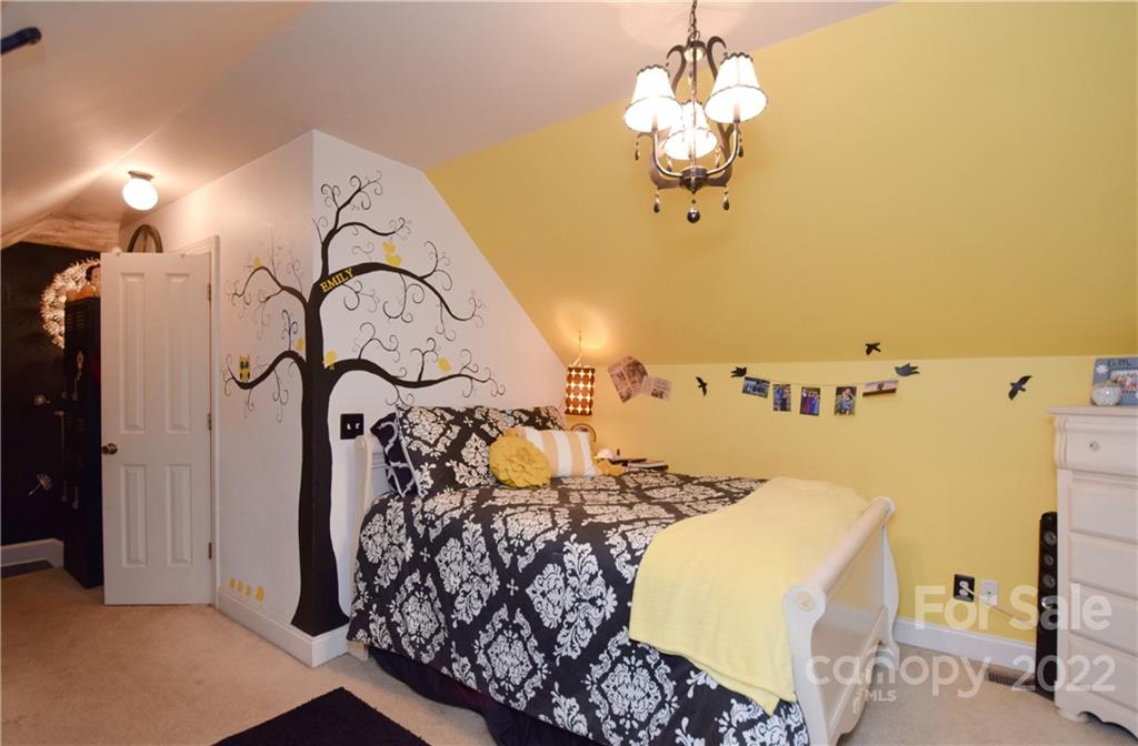 32 Helen Holcombe Way Candler NC 28715