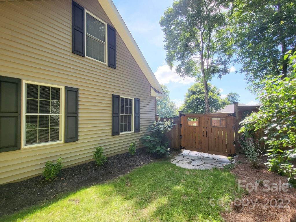 32 Helen Holcombe Way Candler NC 28715