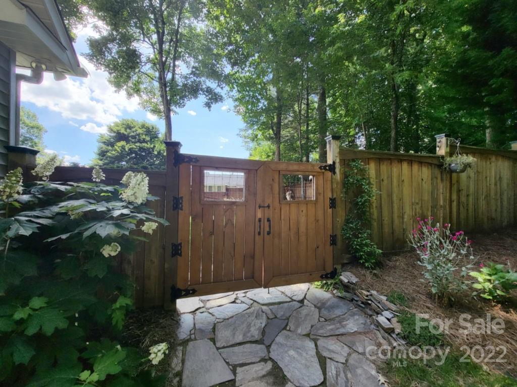 32 Helen Holcombe Way Candler NC 28715