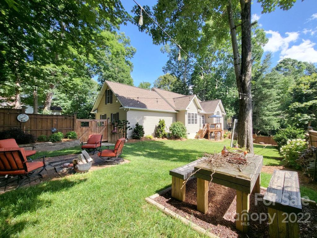 32 Helen Holcombe Way Candler NC 28715