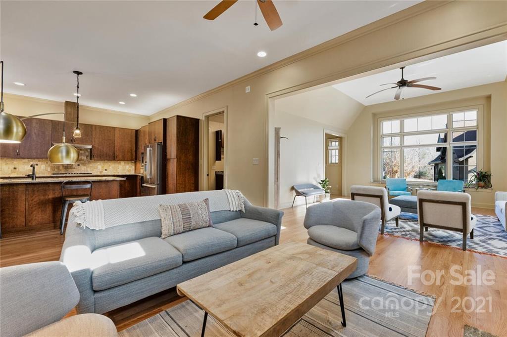 11 Chantilly Drive Asheville NC 28804