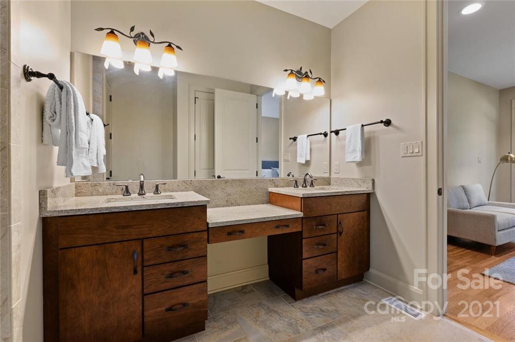 11 Chantilly Drive Asheville NC 28804