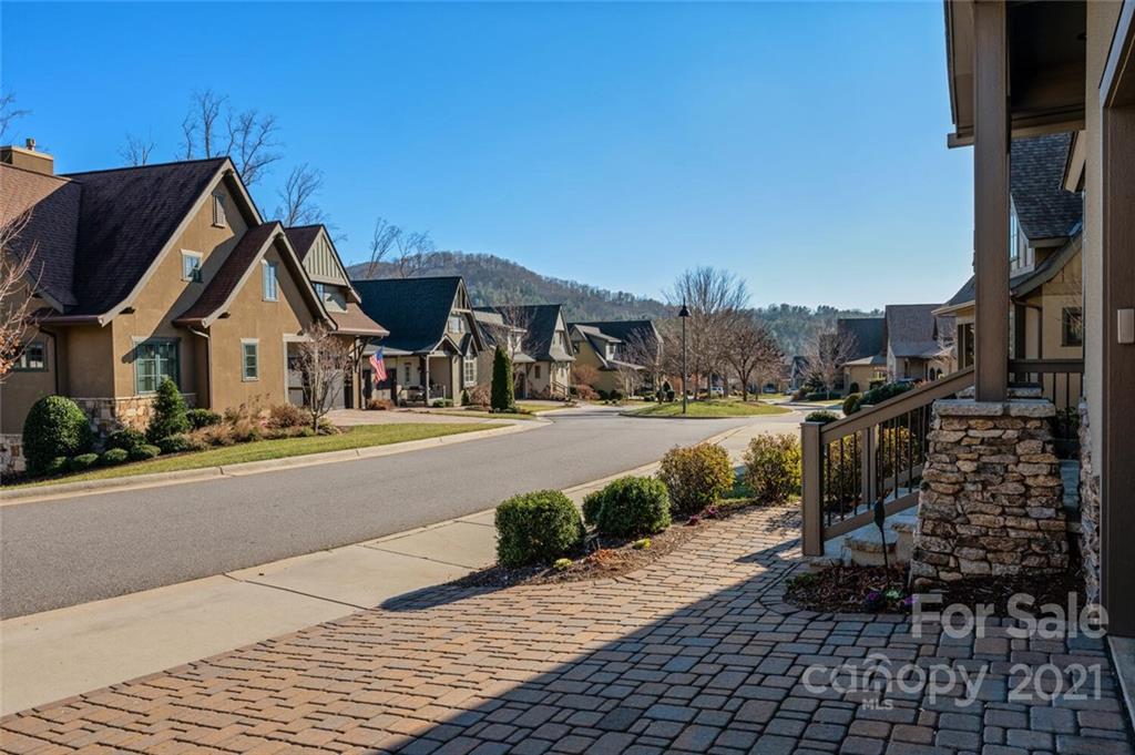11 Chantilly Drive Asheville NC 28804