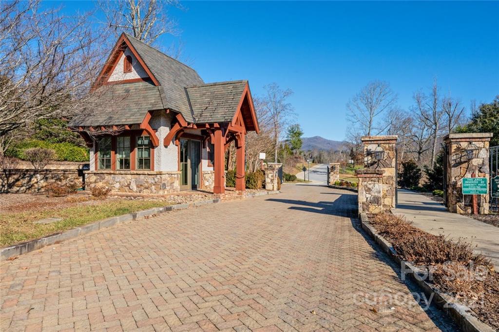 11 Chantilly Drive Asheville NC 28804