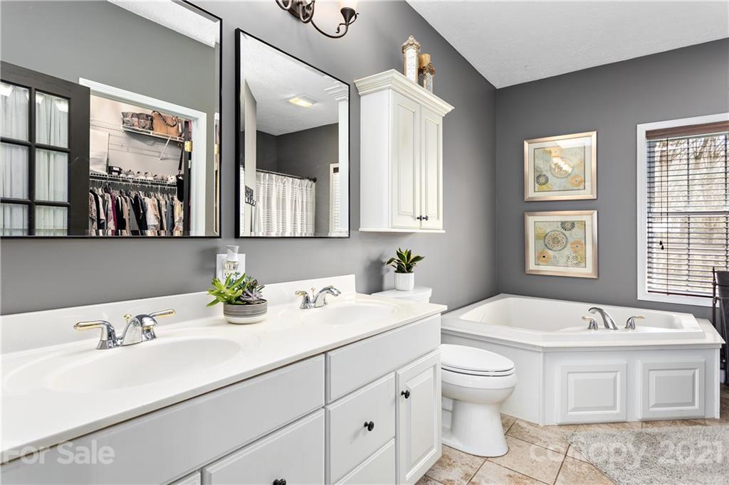 28 Gentlewood Trail Candler NC 28715
