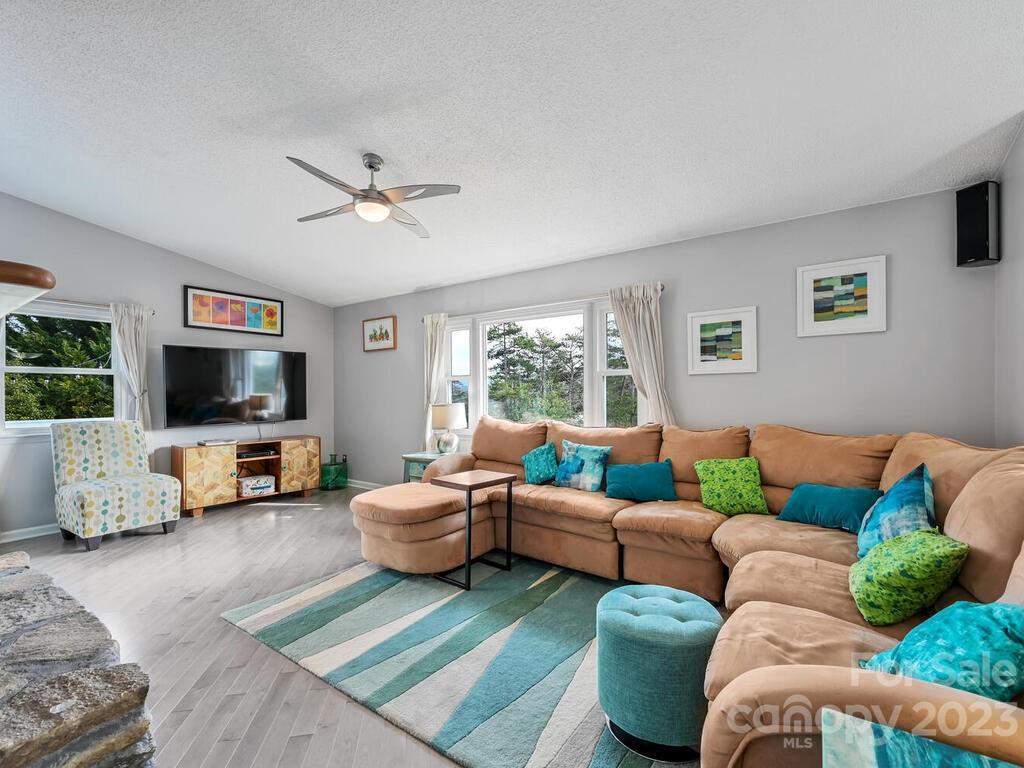 4 Pine Tops Drive Asheville NC 28804