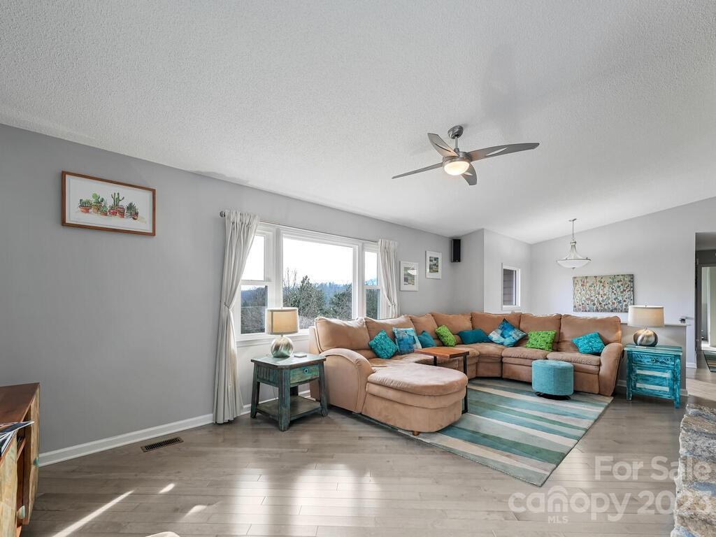 4 Pine Tops Drive Asheville NC 28804