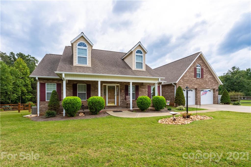 1482 Sweetbriar Lane Hickory NC 28602