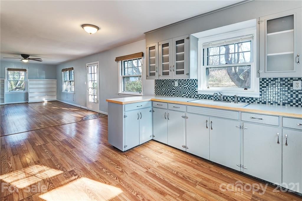 35 Meadowbrook Avenue Asheville NC 28806