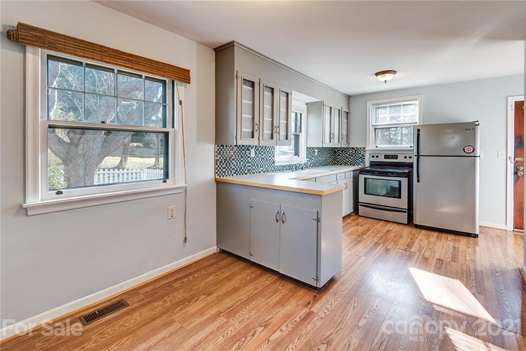 35 Meadowbrook Avenue Asheville NC 28806