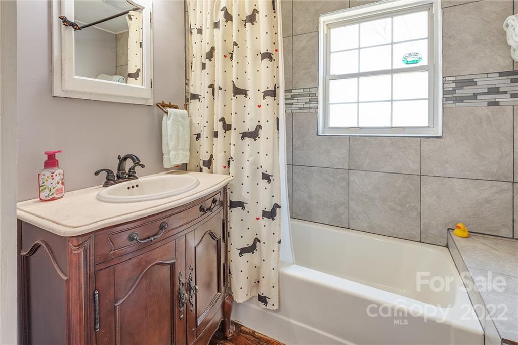 109 Fairmont Road Candler NC 28715