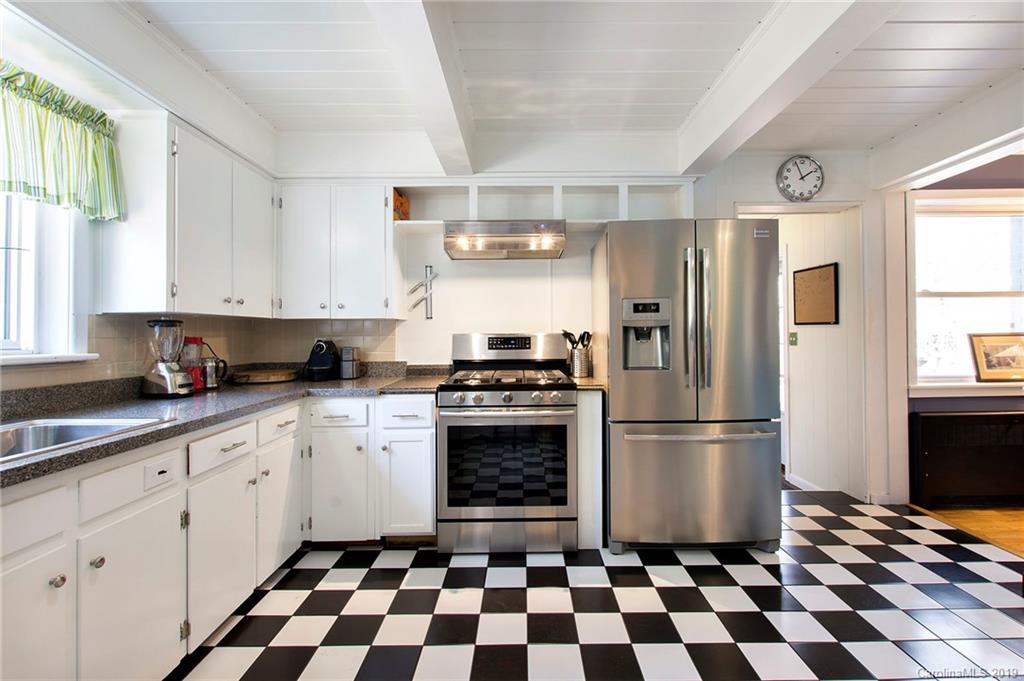 4 Valle Vista Drive Asheville NC 28804