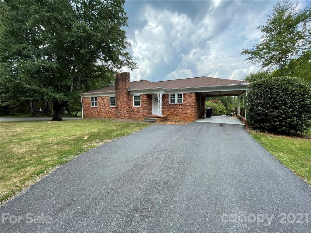609 21st Avenue NE Hickory NC 28601