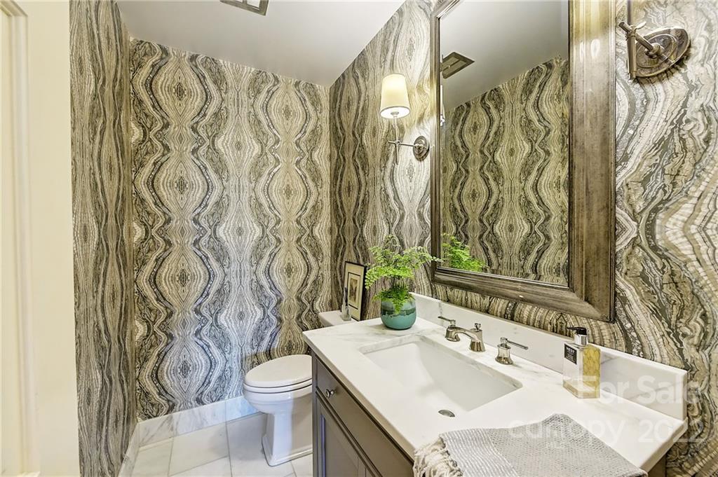 2310 Lathrop Lane Charlotte NC 28211