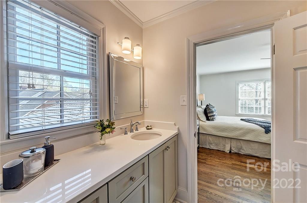 2310 Lathrop Lane Charlotte NC 28211