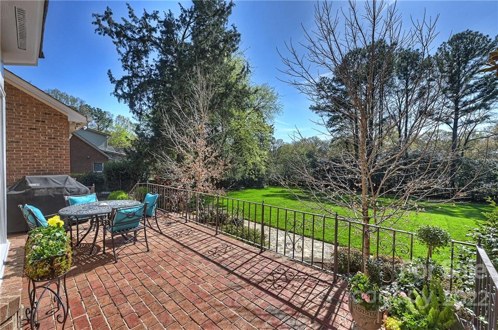 2310 Lathrop Lane Charlotte NC 28211