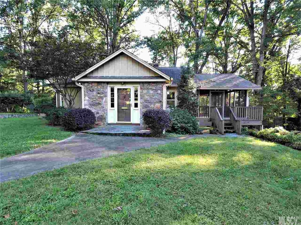 1059 4th Avenue Drive Nw Hickory NC 28601