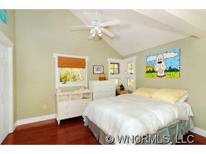 144 Pegg Road Barnardsville NC 28709