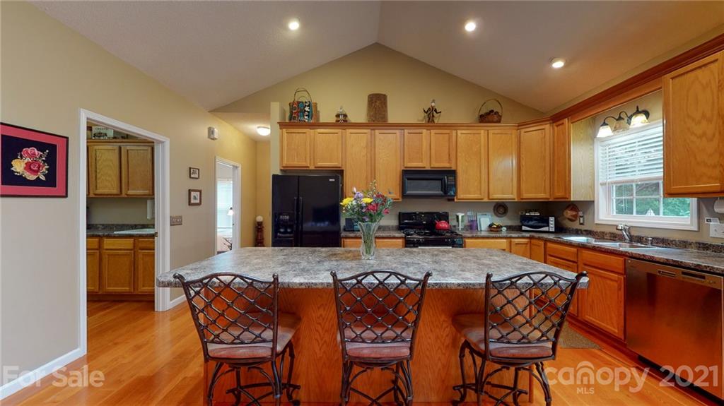 8 Grove Garden Avenue Candler NC 28715