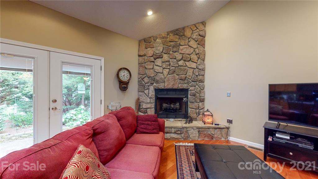8 Grove Garden Avenue Candler NC 28715