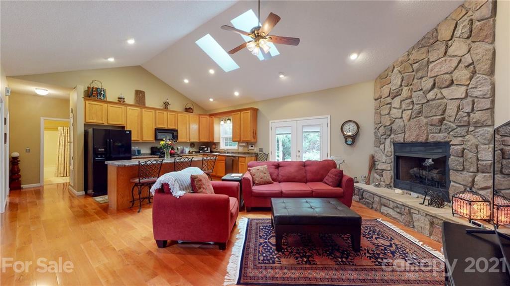 8 Grove Garden Avenue Candler NC 28715