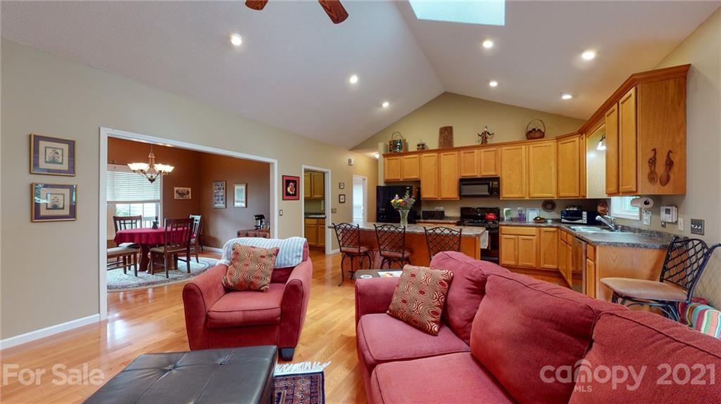 8 Grove Garden Avenue Candler NC 28715