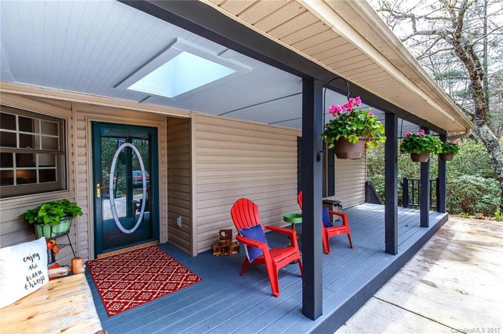 1012 Kanasgowa Drive Brevard NC 28712