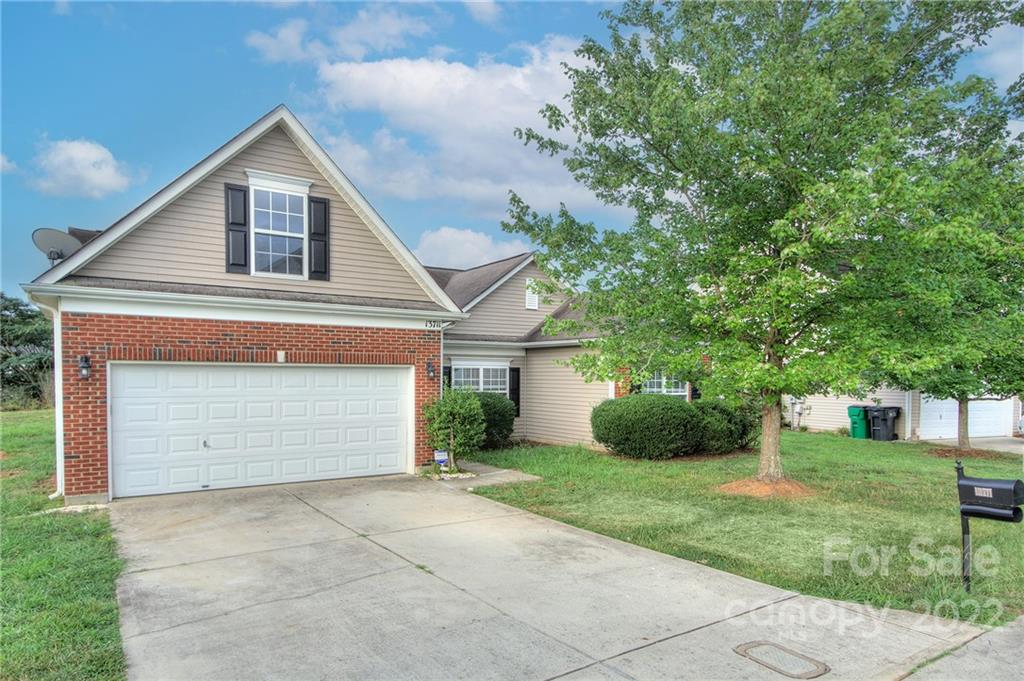 13711 Fairplains Court Charlotte NC 28278