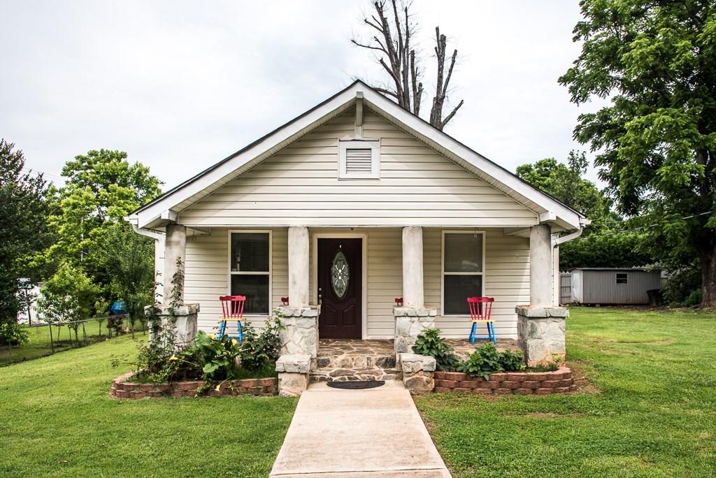 1208 N Davis Avenue Newton NC 28658
