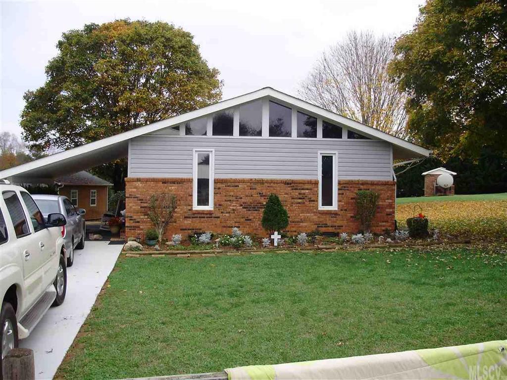 4945 Hilltop Drive Hickory NC 28602
