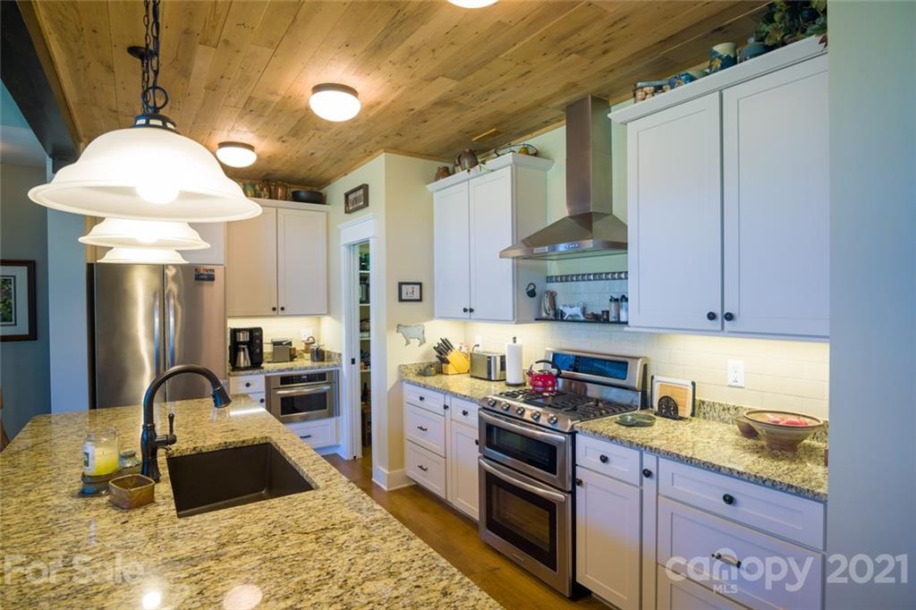 150 Dillingham Road Barnardsville NC 28709