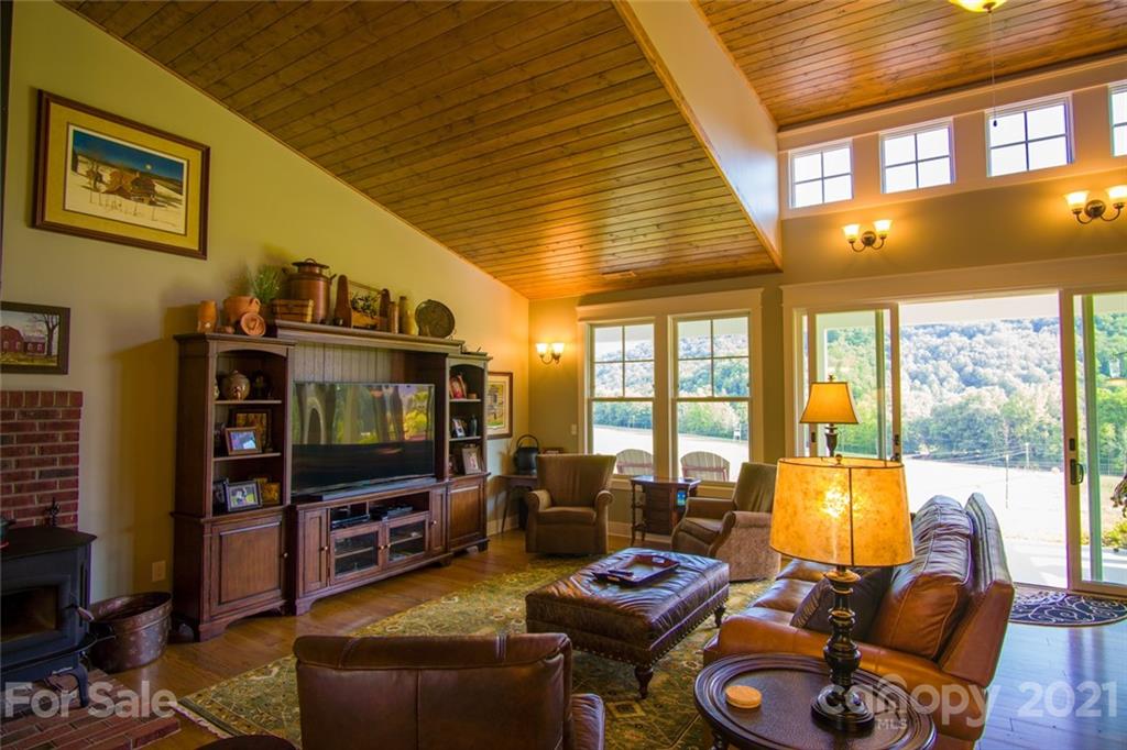 150 Dillingham Road Barnardsville NC 28709