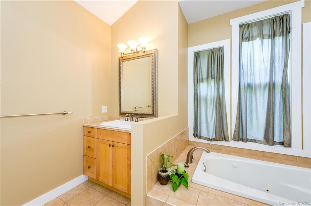 17 Woods Crossing Way Weaverville NC 28787