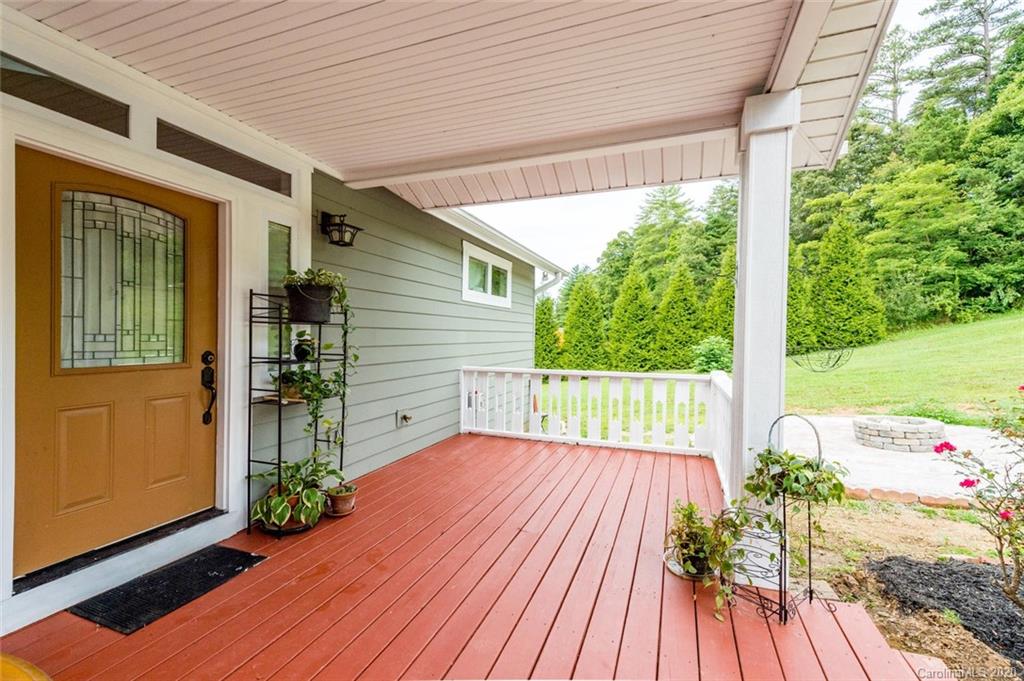 17 Woods Crossing Way Weaverville NC 28787
