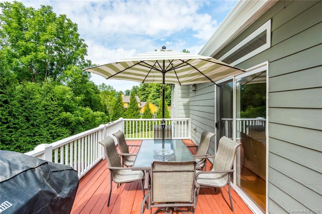 17 Woods Crossing Way Weaverville NC 28787