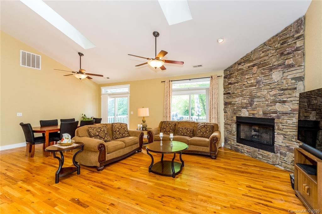 17 Woods Crossing Way Weaverville NC 28787