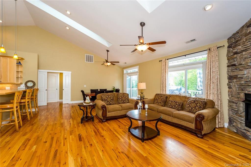 17 Woods Crossing Way Weaverville NC 28787