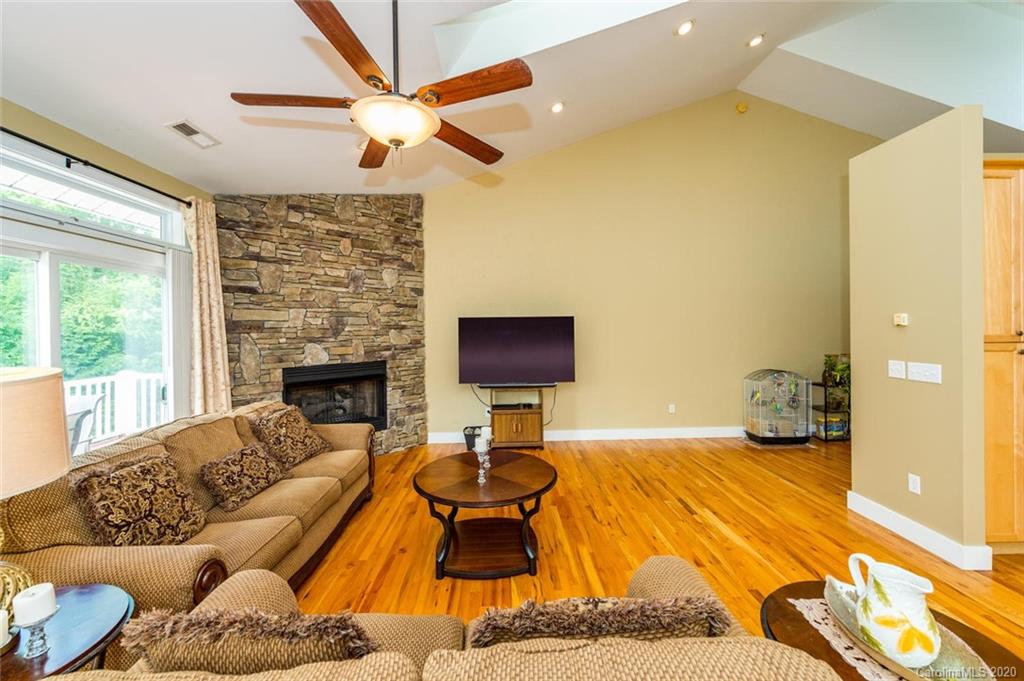 17 Woods Crossing Way Weaverville NC 28787