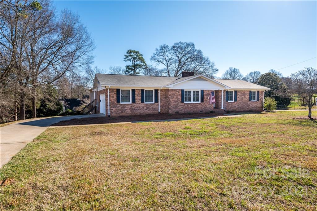 402 Lakeview Drive Harrisburg NC 28075