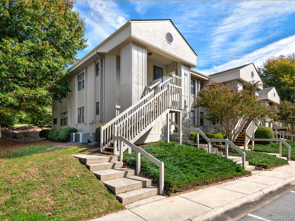 1102 Abbey Circle Asheville NC 28805